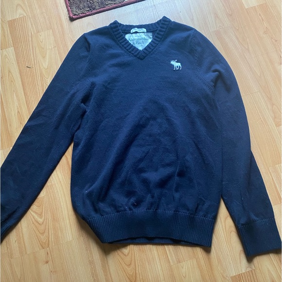 Cute Abercrombie sweater - Picture 5 of 8